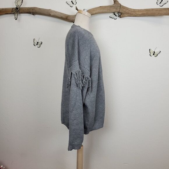 Vine & love gray crewneck sweater fringe detail - Picture 3 of 7